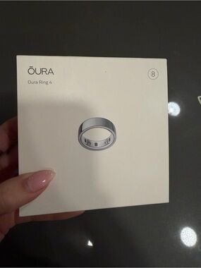ŌURA Ring 4  - Silver Ring (Size 8)